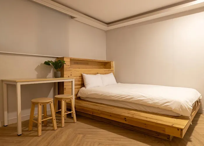 Woody Two Bedroom In Hongdae
