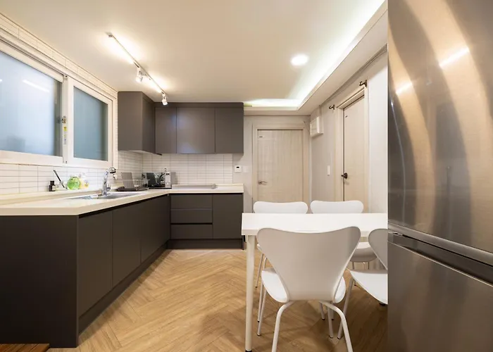 Woody Two Bedroom In Hongdae Seoel