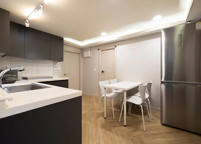 Woody Two Bedroom In Hongdae Gasthuis 3*