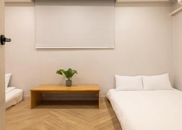 Woody Two Bedroom In Hongdae Gasthuis