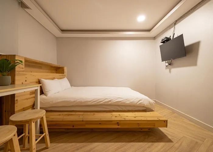 Gasthuis Woody Two Bedroom In Hongdae 3*