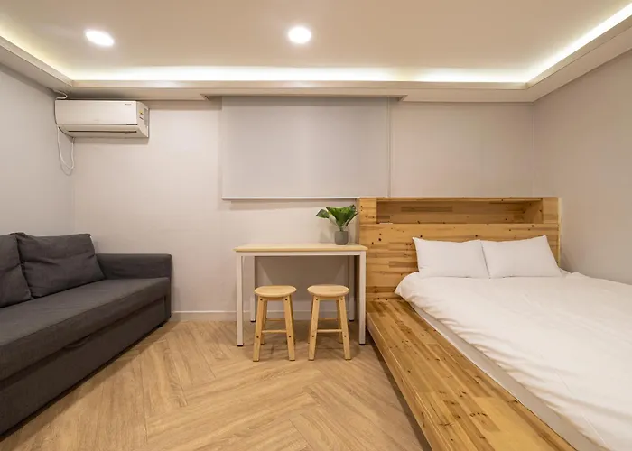 Woody Two Bedroom In Hongdae 3* Seoel