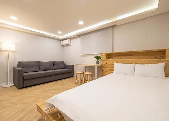 Woody Two Bedroom In Hongdae